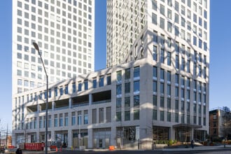 One Domino Square in Brooklyn, NY - Foto de edificio - Building Photo