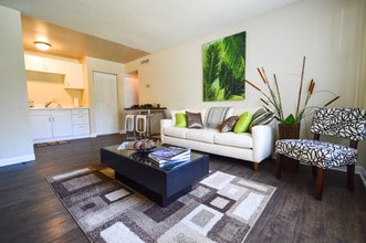 Willow Brooke Apartments in Tampa, FL - Foto de edificio - Building Photo