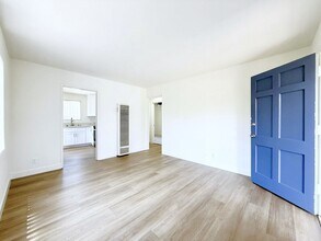 1831 S Tremont St in Oceanside, CA - Foto de edificio - Building Photo