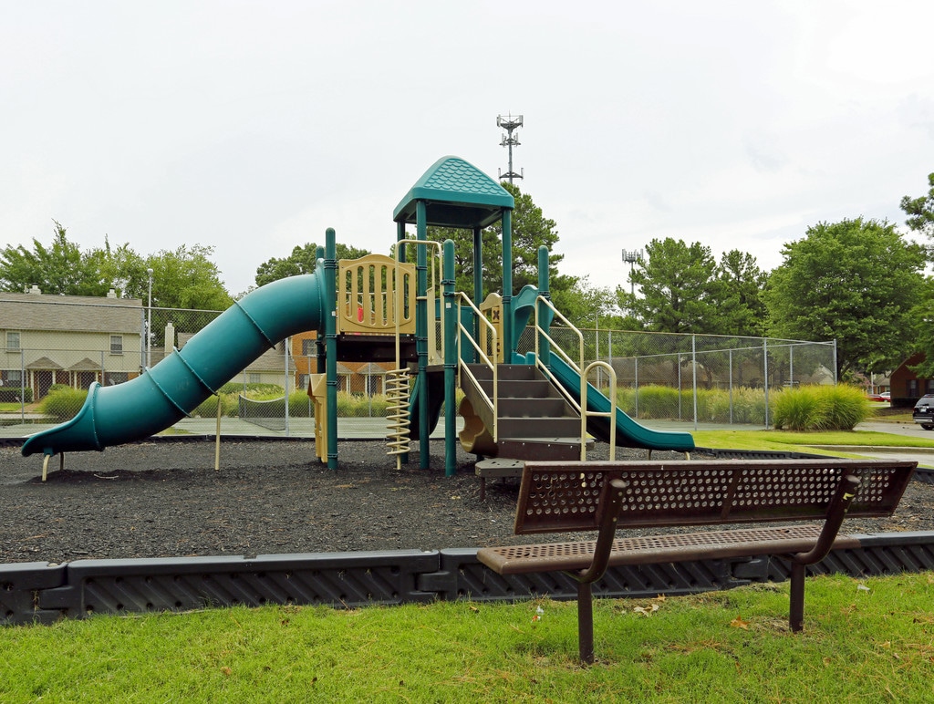 Hedgerow Apartments in Memphis, TN