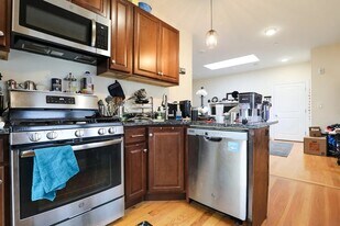549 Washington St, Unit 6 in Boston, MA - Building Photo