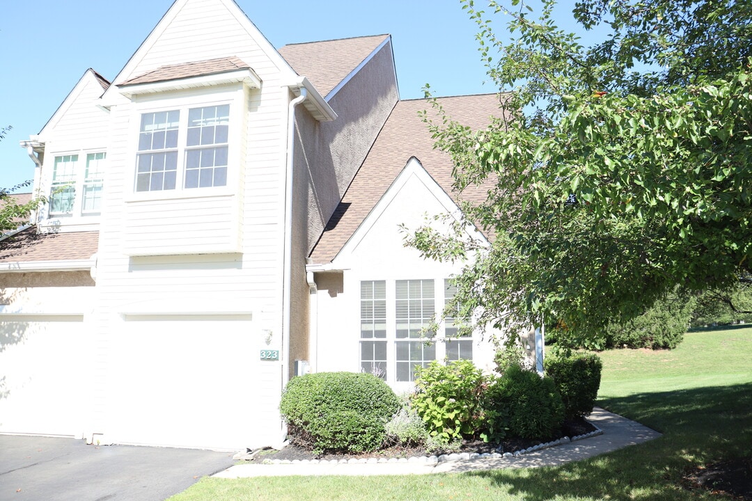 323 Country Club Dr in Lansdale, PA - Building Photo