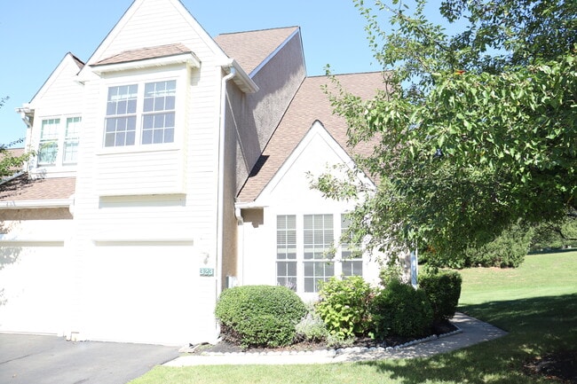 323 Country Club Dr