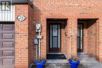 25 Briar Path in Brampton, ON - Building Photo - Building Photo