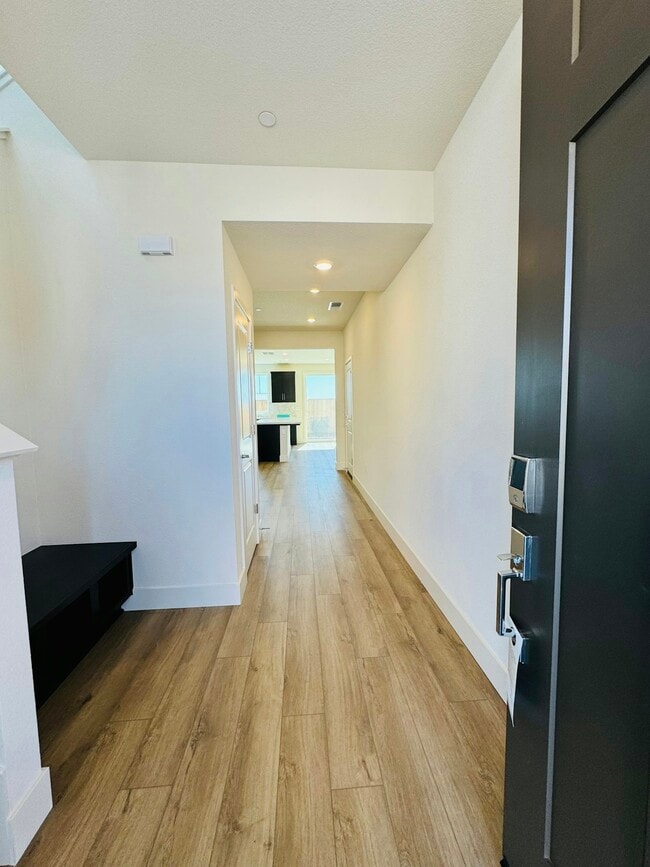 7138 Moon Wy in Tracy, CA - Building Photo - Building Photo