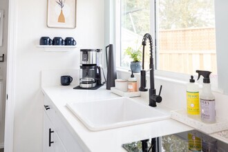 526 Sunnyslope Ave in Petaluma, CA - Building Photo - Building Photo