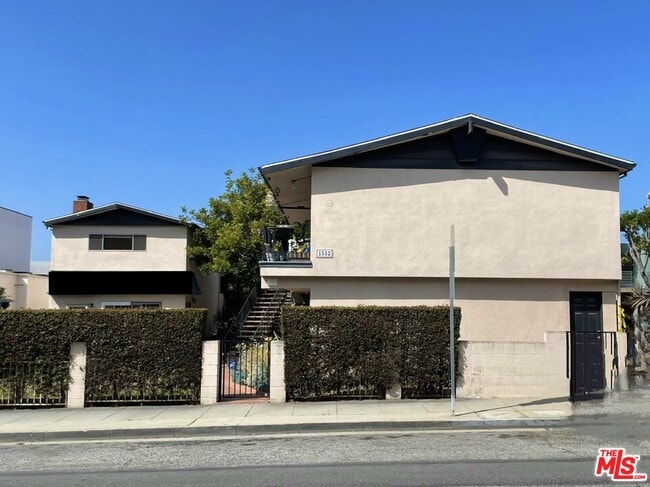 1552 Berkeley St in Santa Monica, CA - Building Photo - Building Photo