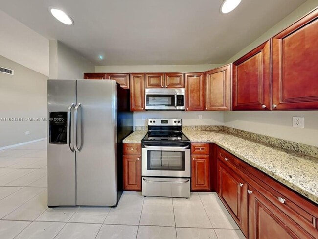 1389 SW 151st Ave in Sunrise, FL - Building Photo - Building Photo