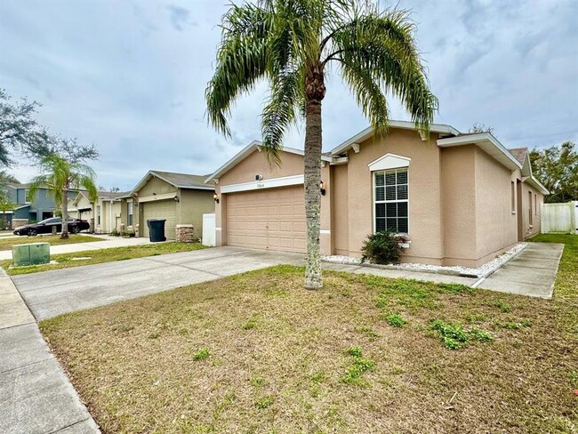 7864 Carriage Pointe Dr in Gibsonton, FL - Building Photo - Building Photo