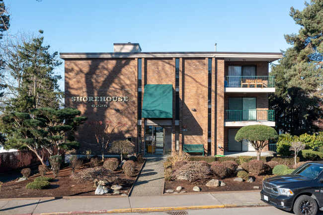 Shorehouse in Kirkland, WA - Foto de edificio - Building Photo