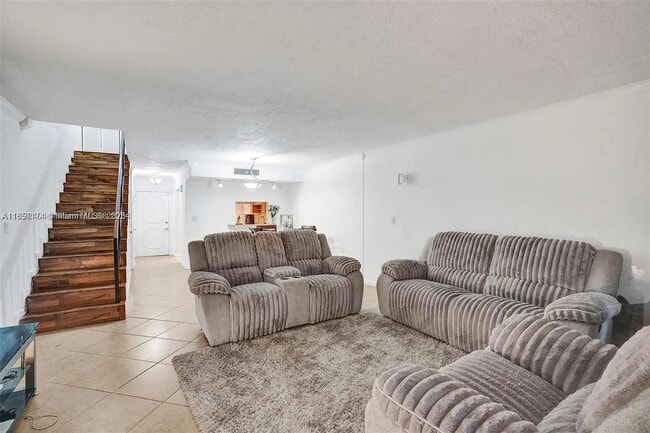 6483 Racquet Club Dr in Lauderhill, FL - Foto de edificio - Building Photo