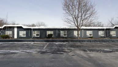 River by the Woods in Kansas City, KS - Foto de edificio - Building Photo
