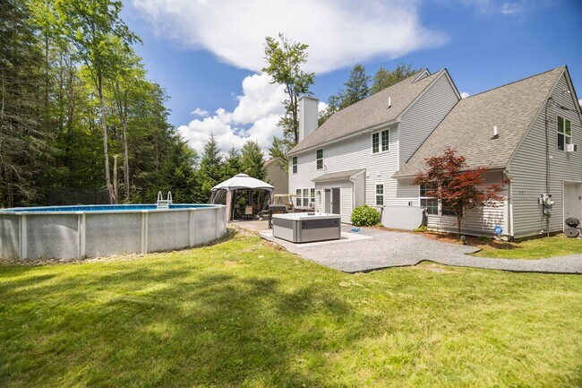 49 Driftwood Dr in Blakeslee, PA - Building Photo - Building Photo