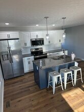 102 Lake Spring Ct in Elizabethtown, KY - Foto de edificio - Building Photo