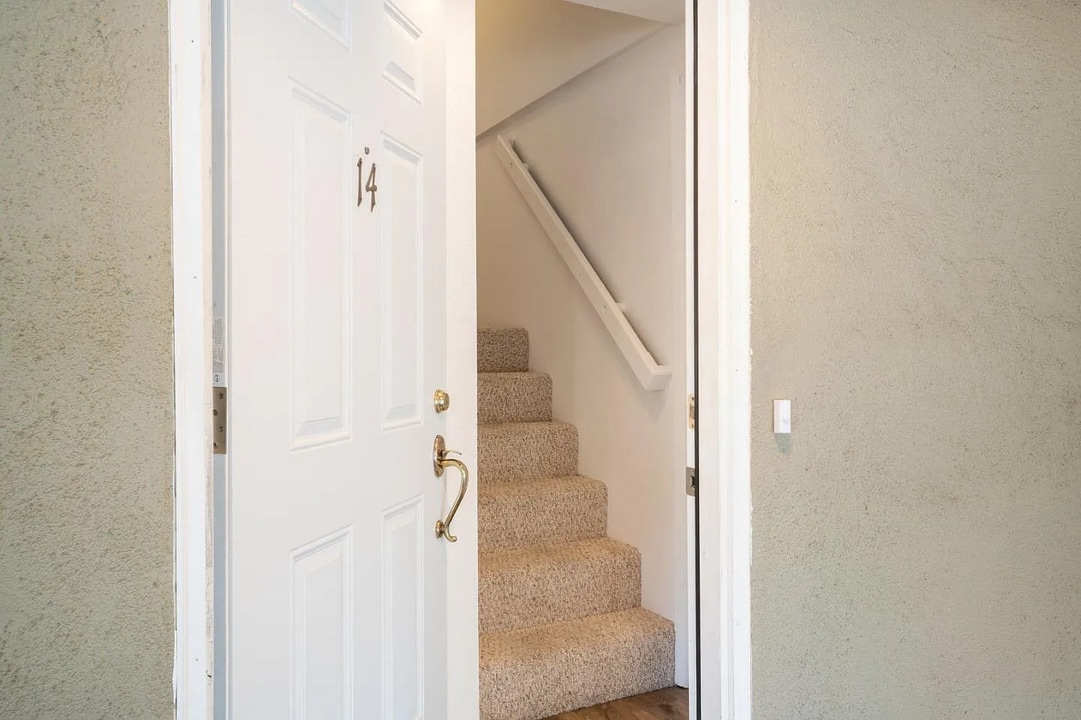 565 English Ave in Monterey, CA - Building Photo