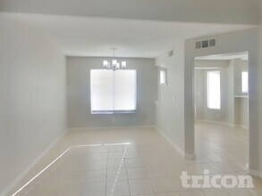 1812 Wild Jan Dr in Las Vegas, NV - Foto de edificio - Building Photo