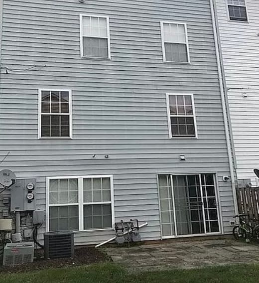 4811 Waltonshire Cir in Olney, MD - Foto de edificio - Building Photo