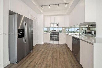 1500 Bay Rd in Miami Beach, FL - Building Photo - Building Photo