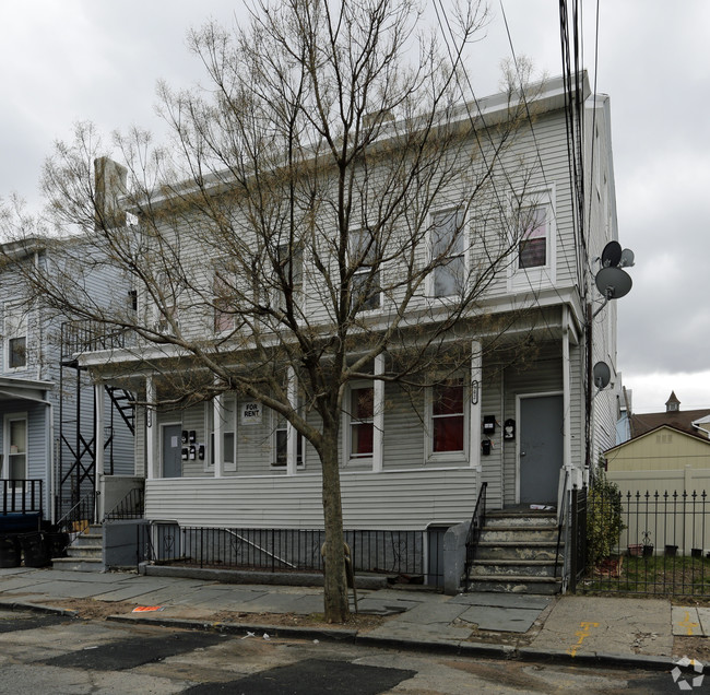 302-304 Van Houten St in Paterson, NJ - Building Photo - Building Photo