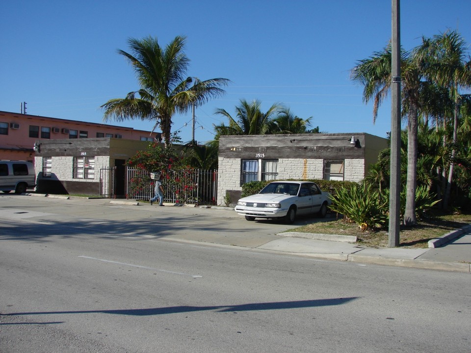 3515 Broadway in West Palm Beach, FL - Building Photo