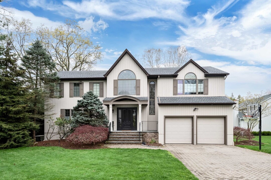 55 Auryansen Ct in Closter, NJ - Building Photo