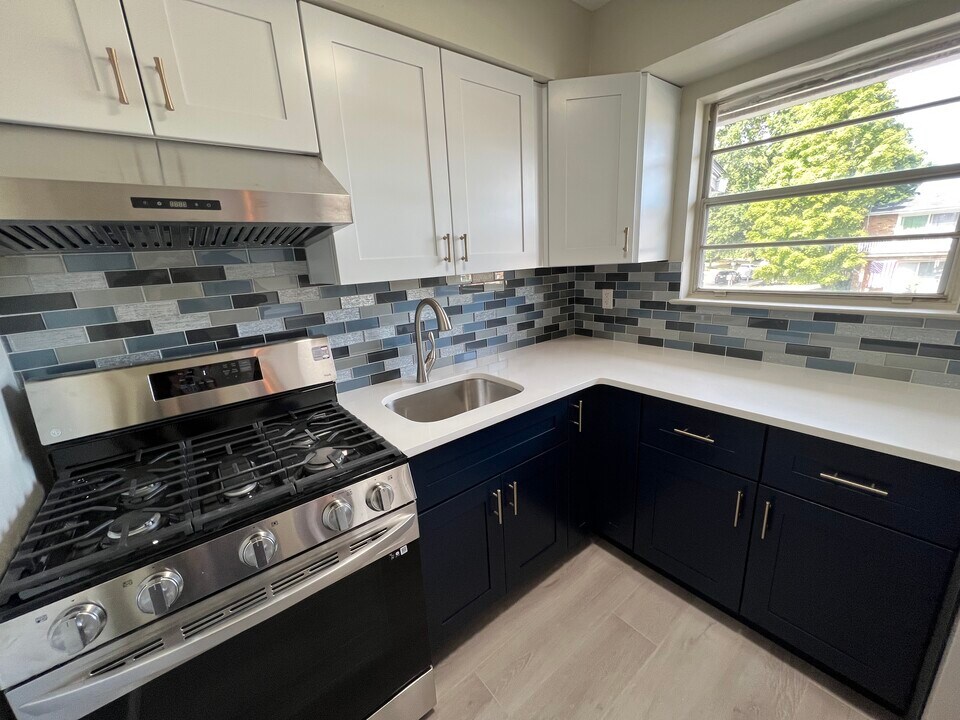 47 Garden View Ter, Unit 4 in East Windsor, NJ - Building Photo