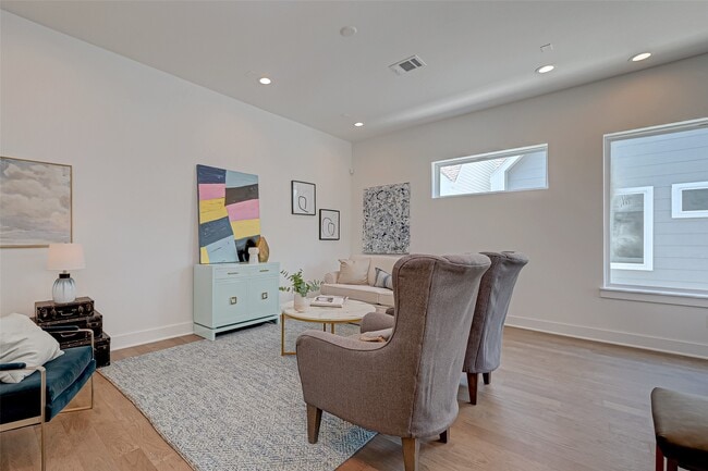 6129 W Montgomery Rd in Houston, TX - Building Photo - Building Photo