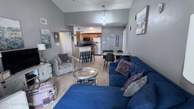 1841 Island Club Dr in Indialantic, FL - Foto de edificio - Building Photo