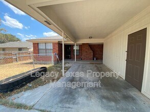 801 McAnear St in Cleburne, TX - Building Photo - Building Photo