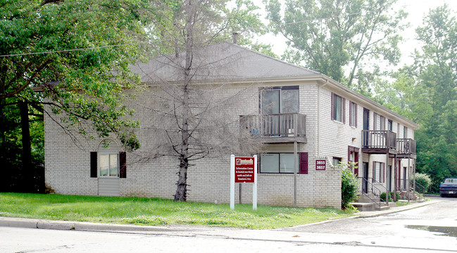 Courtyards Apartments in Indianapolis, IN - Building Photo - Building Photo