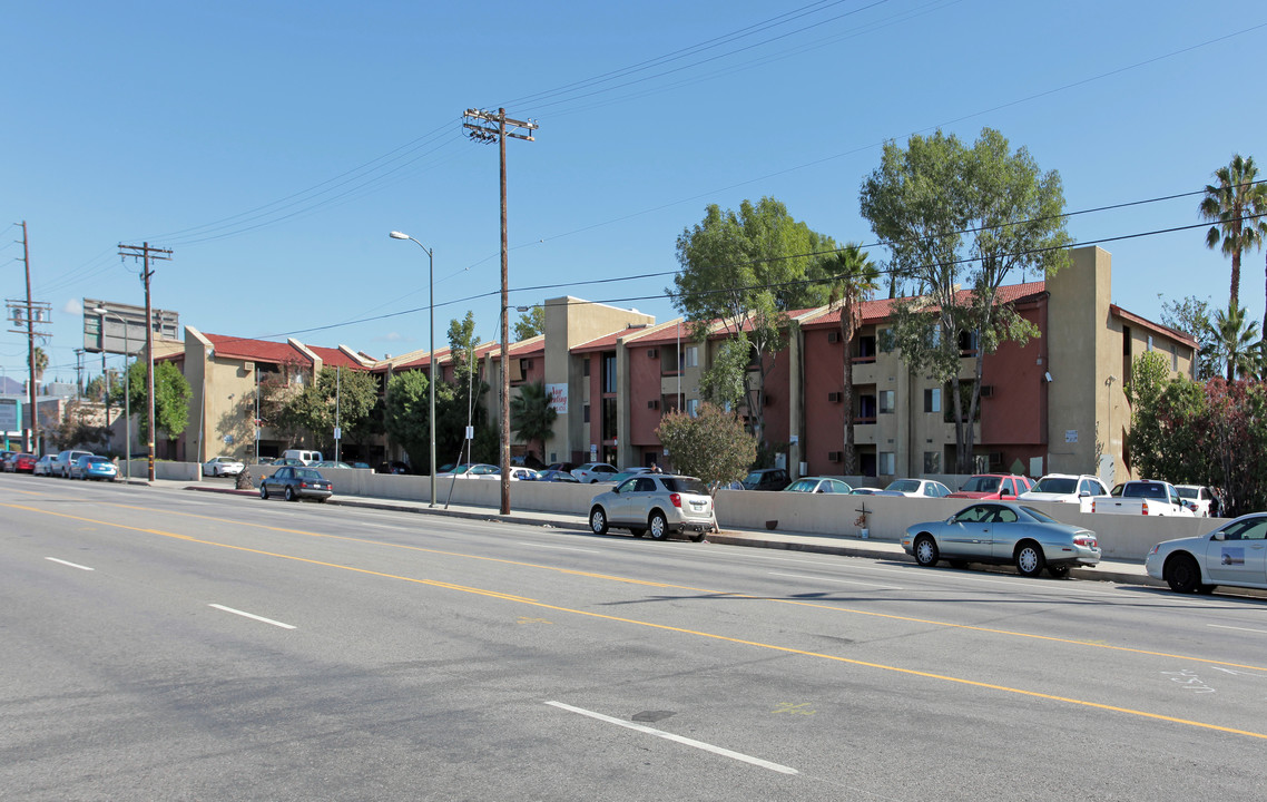 Woodley Towers in North Hills, CA - Building Photo