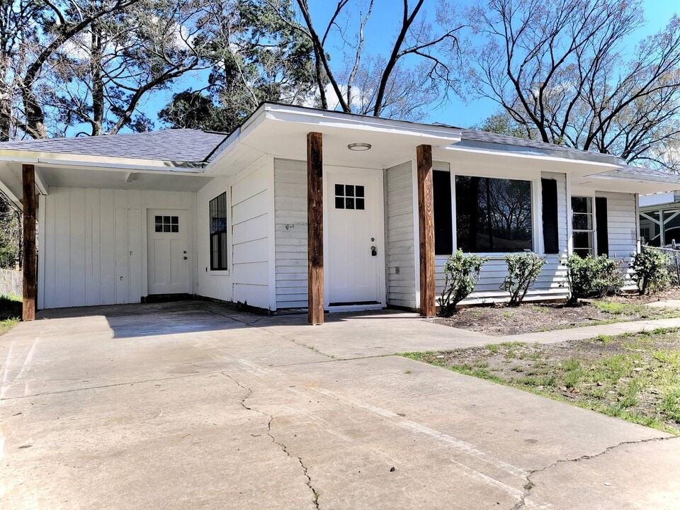 1304 Hinkle St in West Monroe, LA - Building Photo