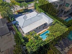 365 W Enid Dr in Key Biscayne, FL - Building Photo - Building Photo