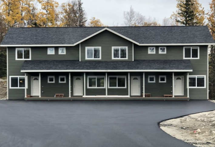 1735 N Nina Cir in Wasilla, AK - Foto de edificio