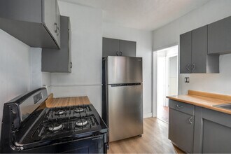 2828 S Moreland Blvd in Cleveland, OH - Foto de edificio - Building Photo