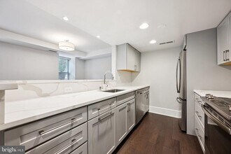 2129 Florida Ave NW in Washington, DC - Building Photo - Building Photo