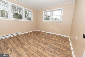 90 Tufts Rd in Pennsville Township, NJ - Foto de edificio - Building Photo