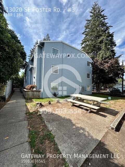 13020 SE Foster Rd in Portland, OR - Building Photo - Building Photo