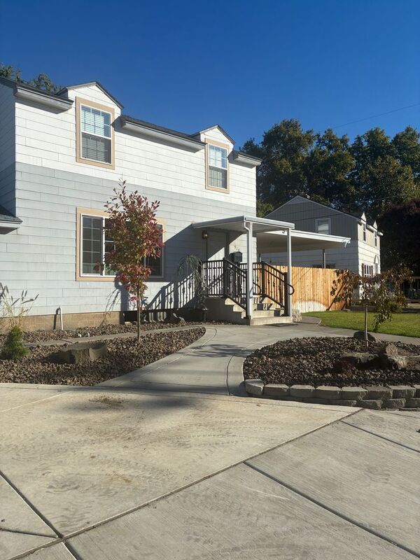 910 Torbett St in Richland, WA - Building Photo - Building Photo