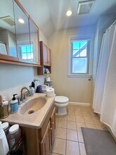 5 Mapleton St, Unit 2 in Boston, MA - Foto de edificio - Building Photo