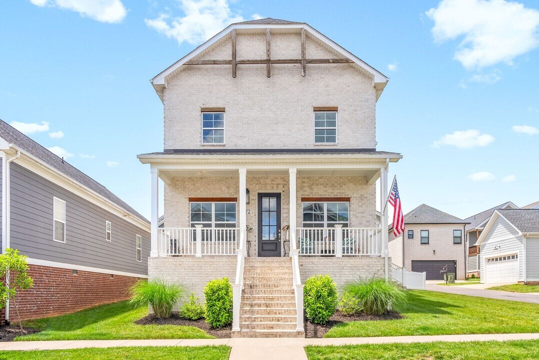 372 Augusta Ave in Pleasant View, TN - Building Photo