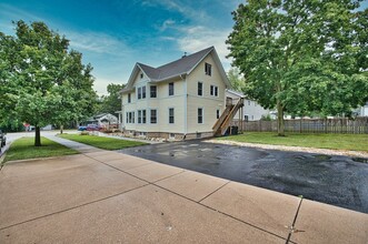 155 Chicago Rd in Oswego, IL - Foto de edificio - Building Photo