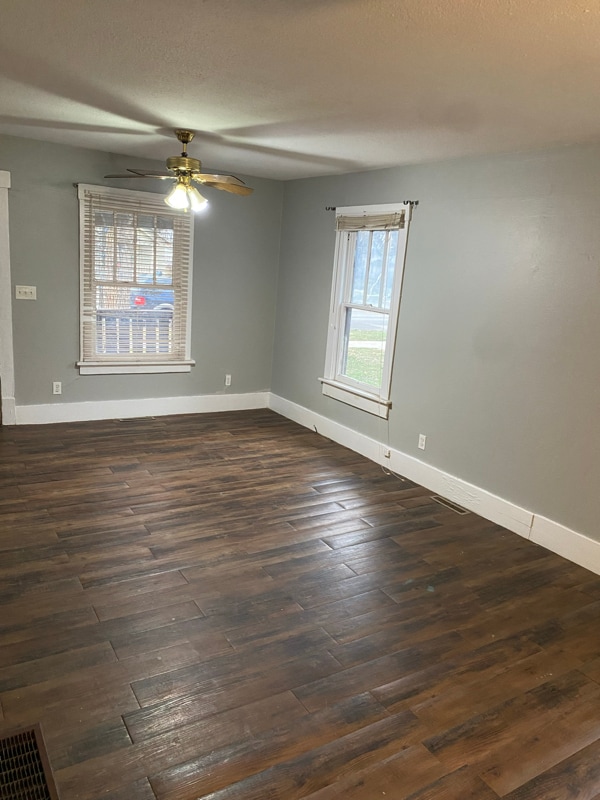 1005 N 9th St in Salina, KS - Foto de edificio - Building Photo