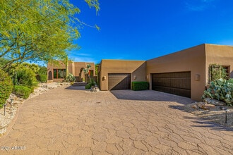 8406 E Calle Buena Vista in Scottsdale, AZ - Building Photo - Building Photo