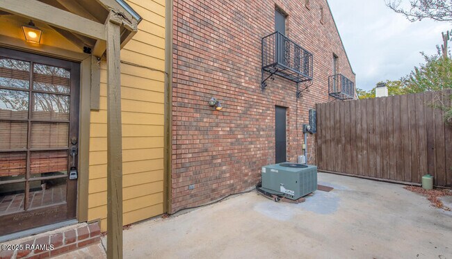 4620 W Congress St in Lafayette, LA - Foto de edificio - Building Photo