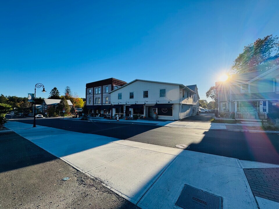 34 Church St, Unit 2B in Lenox, MA - Building Photo