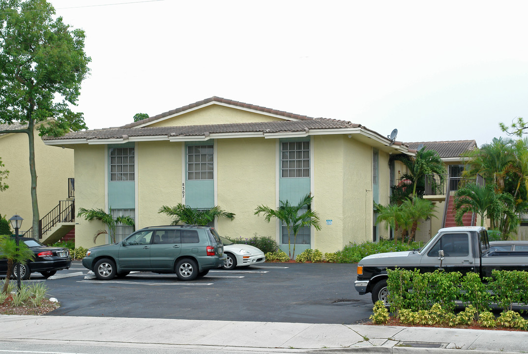 8307 W Sample Rd in Coral Springs, FL - Building Photo