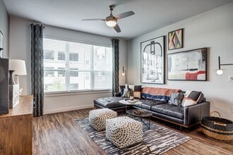 Parkside at Round Rock in Round Rock, TX - Building Photo - Building Photo