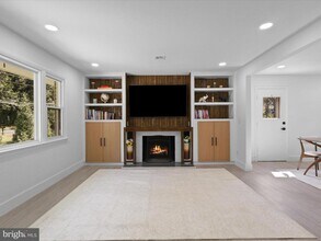 11929 Waples Mill Rd in Oakton, VA - Building Photo - Building Photo