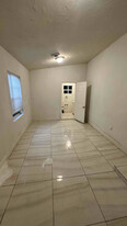 7573 NW 12th Ct in Miami, FL - Building Photo